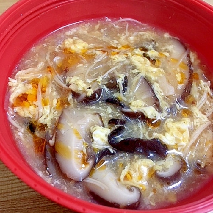旨味たっぷり☆三種の干しきのこの中華スープ